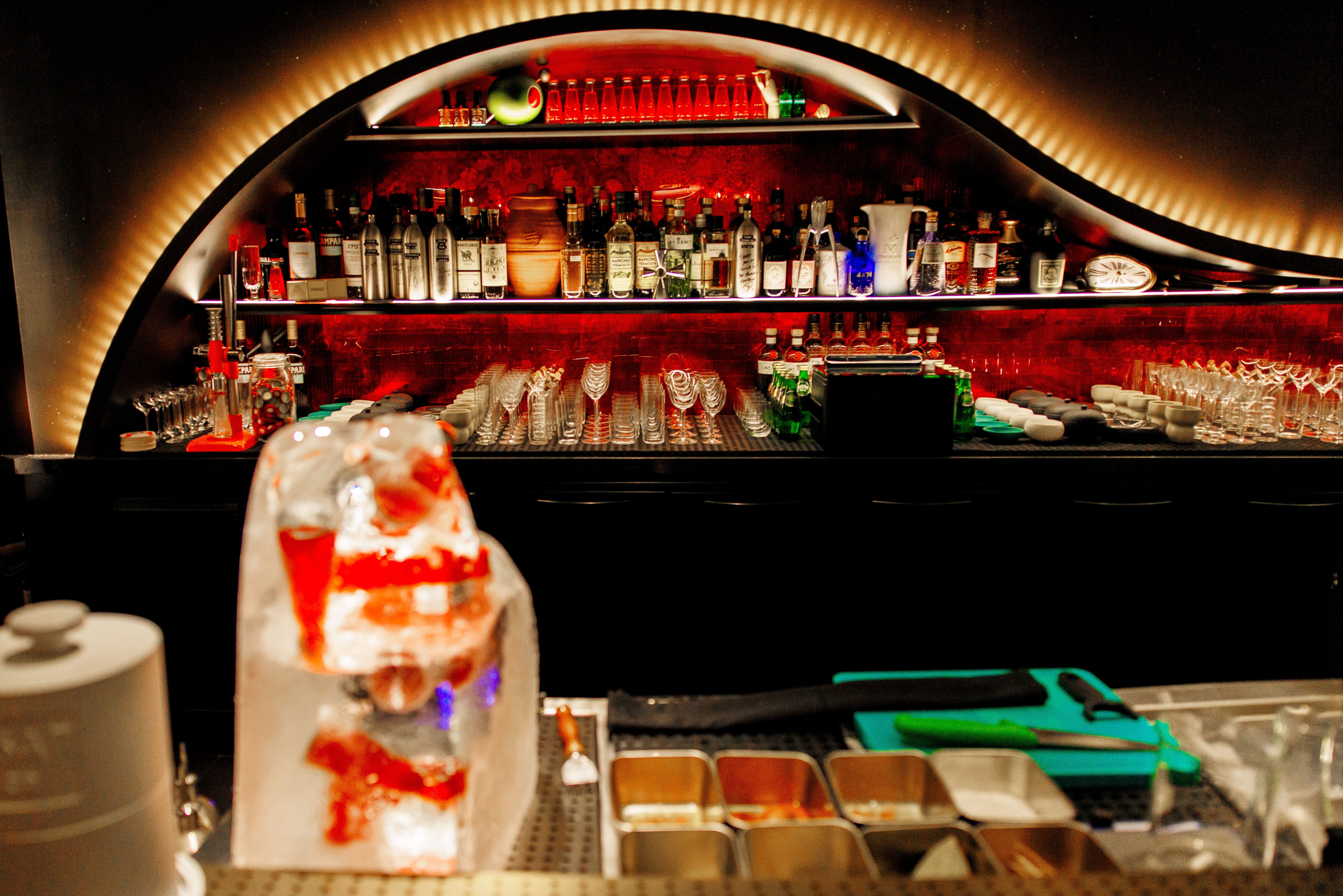 Red Passion Hour: A Surrealist Aperitivo Unfolds at Dalí Supper Club ​