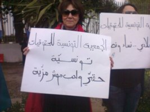 Tunisie: un an après la révolution, les femmes restent éveillées 