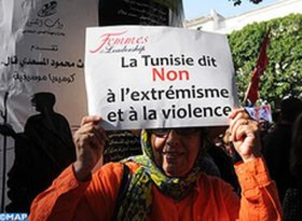 Tunisie: manifestation d'opposants contre la violence politique 